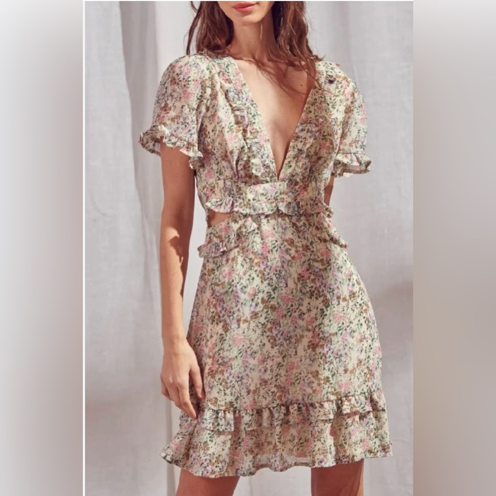 Storia Flutter Sleeve Deep V With Ruffled Tiered … - image 1